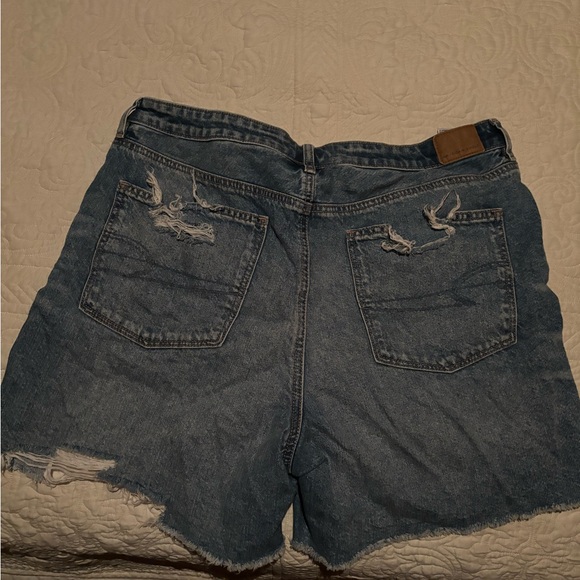 American Eagle Baggy Mom Short High Rise - Picture 3 of 3